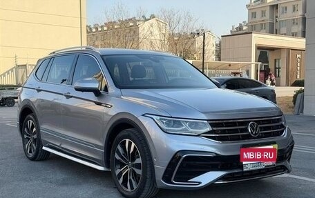 Volkswagen Tiguan II, 2021 год, 2 600 000 рублей, 1 фотография