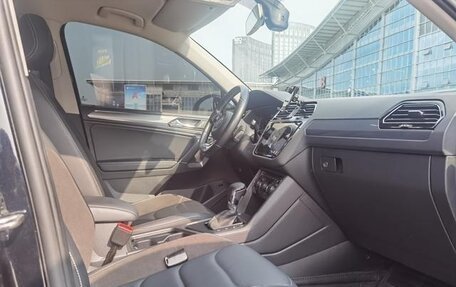 Volkswagen Tiguan II, 2021 год, 2 600 000 рублей, 11 фотография