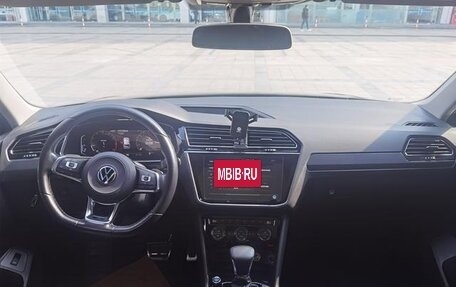 Volkswagen Tiguan II, 2021 год, 2 600 000 рублей, 9 фотография