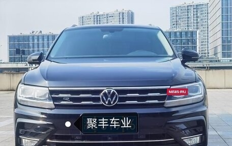 Volkswagen Tiguan II, 2021 год, 2 600 000 рублей, 3 фотография