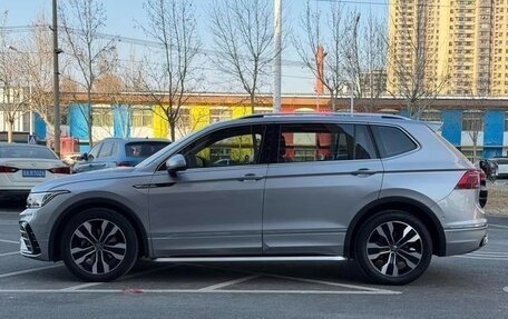 Volkswagen Tiguan II, 2021 год, 2 600 000 рублей, 4 фотография