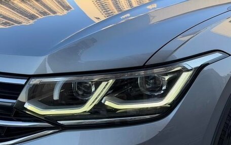 Volkswagen Tiguan II, 2021 год, 2 600 000 рублей, 6 фотография