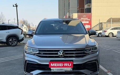 Volkswagen Tiguan II, 2021 год, 2 600 000 рублей, 3 фотография