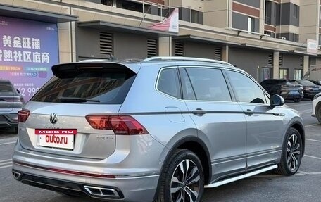 Volkswagen Tiguan II, 2021 год, 2 600 000 рублей, 9 фотография