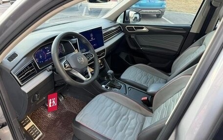 Volkswagen Tiguan II, 2021 год, 2 600 000 рублей, 16 фотография