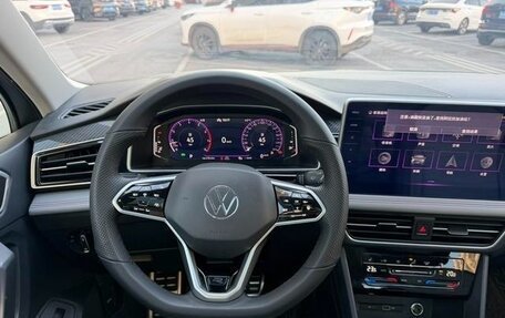 Volkswagen Tiguan II, 2021 год, 2 600 000 рублей, 17 фотография