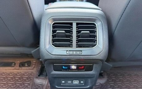 Volkswagen Tiguan II, 2021 год, 2 600 000 рублей, 22 фотография