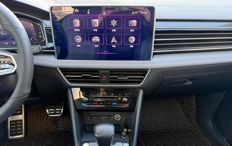 Volkswagen Tiguan II, 2021 год, 2 600 000 рублей, 25 фотография