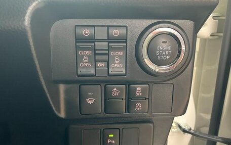 Toyota Roomy I, 2022 год, 930 000 рублей, 17 фотография