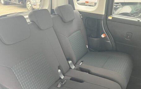 Toyota Roomy I, 2022 год, 930 000 рублей, 22 фотография