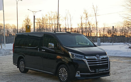 Toyota HiAce H300, 2021 год, 6 699 000 рублей, 3 фотография