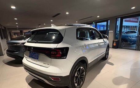 Volkswagen T-Cross I, 2023 год, 1 275 000 рублей, 6 фотография