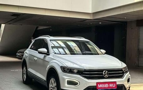 Volkswagen T-Roc I, 2022 год, 1 390 000 рублей, 1 фотография