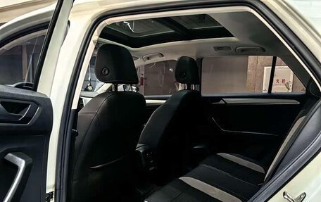 Volkswagen T-Roc I, 2022 год, 1 390 000 рублей, 9 фотография