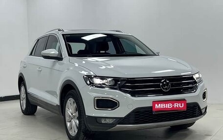 Volkswagen T-Roc I, 2022 год, 1 600 000 рублей, 2 фотография