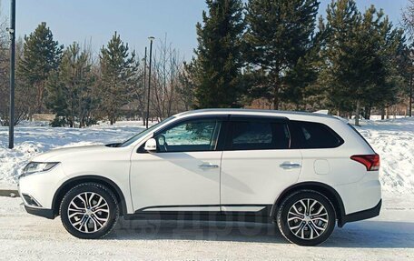 Mitsubishi Outlander III рестайлинг 3, 2018 год, 2 150 000 рублей, 6 фотография