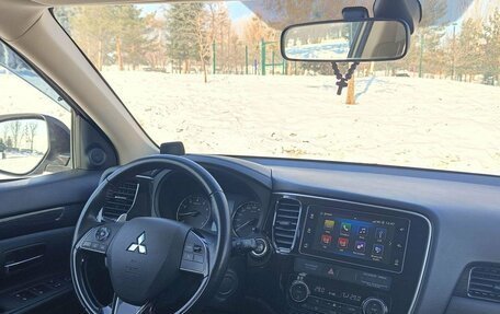 Mitsubishi Outlander III рестайлинг 3, 2018 год, 2 150 000 рублей, 9 фотография