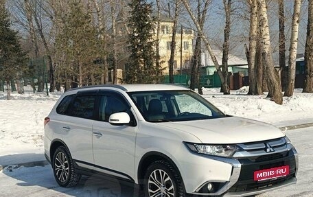 Mitsubishi Outlander III рестайлинг 3, 2018 год, 2 150 000 рублей, 2 фотография