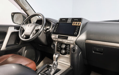 Toyota Land Cruiser Prado 150 рестайлинг 2, 2020 год, 6 199 000 рублей, 17 фотография