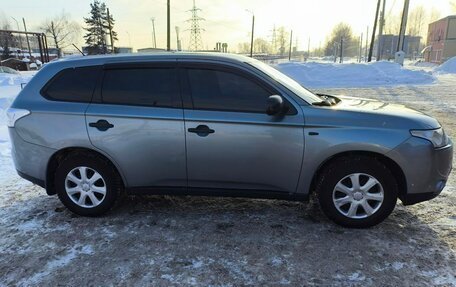 Mitsubishi Outlander III рестайлинг 3, 2013 год, 1 150 000 рублей, 11 фотография