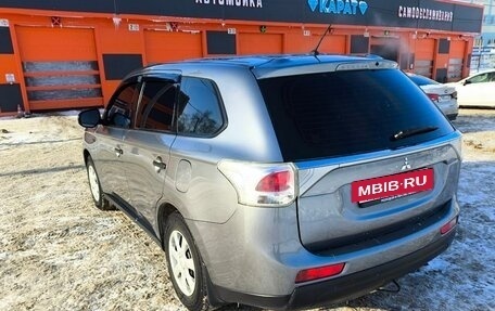 Mitsubishi Outlander III рестайлинг 3, 2013 год, 1 150 000 рублей, 9 фотография