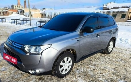 Mitsubishi Outlander III рестайлинг 3, 2013 год, 1 150 000 рублей, 4 фотография