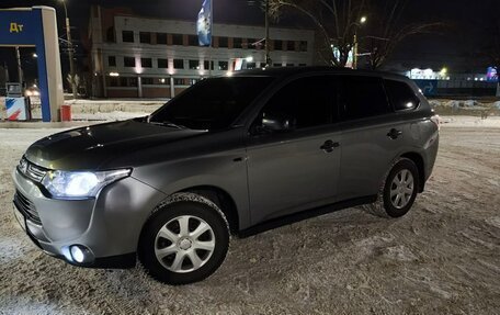 Mitsubishi Outlander III рестайлинг 3, 2013 год, 1 150 000 рублей, 25 фотография