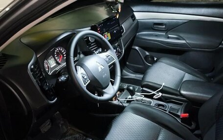 Mitsubishi Outlander III рестайлинг 3, 2013 год, 1 150 000 рублей, 22 фотография