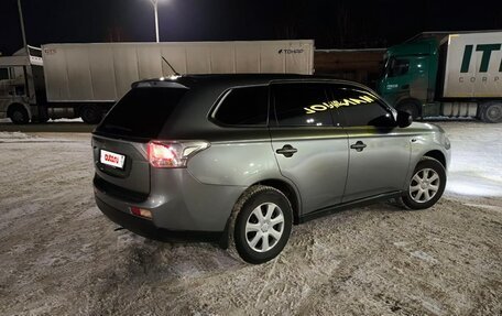 Mitsubishi Outlander III рестайлинг 3, 2013 год, 1 150 000 рублей, 19 фотография