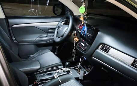 Mitsubishi Outlander III рестайлинг 3, 2013 год, 1 150 000 рублей, 28 фотография