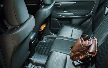 Mitsubishi Outlander III рестайлинг 3, 2013 год, 1 150 000 рублей, 27 фотография