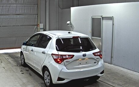 Toyota Vitz, 2019 год, 1 070 000 рублей, 2 фотография