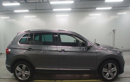 Volkswagen Tiguan II, 2018 год, 1 850 230 рублей, 2 фотография