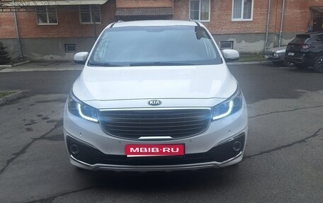 KIA Carnival III, 2017 год, 2 200 000 рублей, 1 фотография