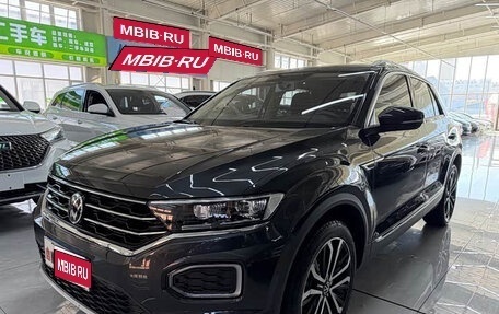 Volkswagen T-Roc I, 2023 год, 1 800 000 рублей, 1 фотография