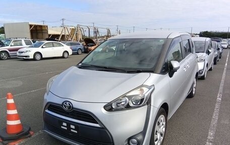 Toyota Sienta II, 2015 год, 1 500 000 рублей, 2 фотография