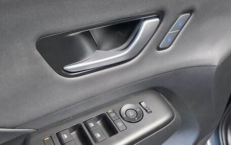 Hyundai Kona, 2023 год, 2 350 000 рублей, 10 фотография