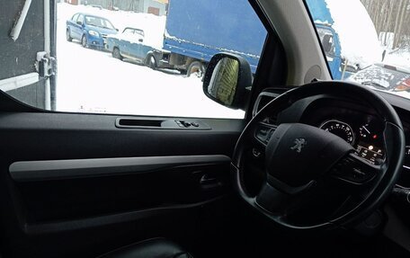 Peugeot Traveller I, 2017 год, 3 300 000 рублей, 28 фотография