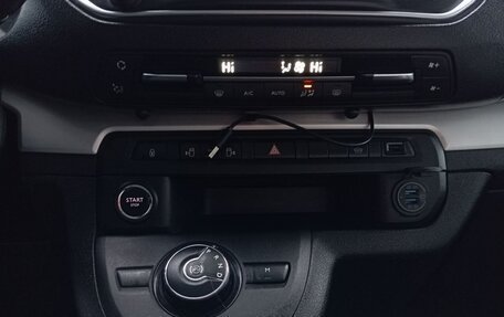 Peugeot Traveller I, 2017 год, 3 300 000 рублей, 30 фотография