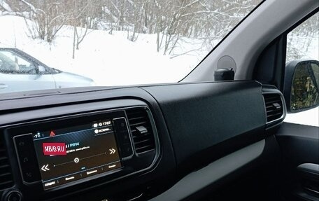 Peugeot Traveller I, 2017 год, 3 300 000 рублей, 25 фотография