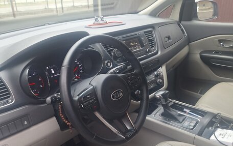 KIA Carnival III, 2017 год, 2 200 000 рублей, 8 фотография