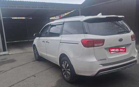 KIA Carnival III, 2017 год, 2 200 000 рублей, 6 фотография