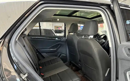 Volkswagen T-Roc I, 2023 год, 1 800 000 рублей, 14 фотография