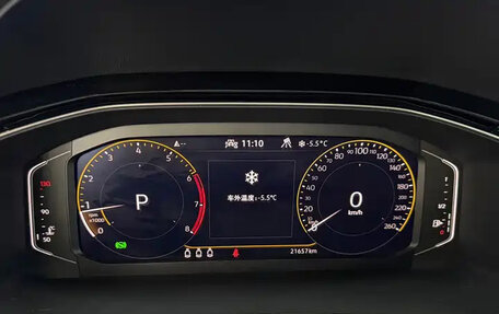 Volkswagen T-Roc I, 2023 год, 1 800 000 рублей, 7 фотография