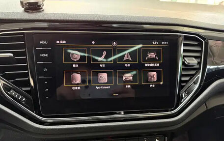 Volkswagen T-Roc I, 2023 год, 1 800 000 рублей, 8 фотография