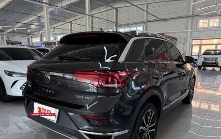 Volkswagen T-Roc I, 2023 год, 1 800 000 рублей, 4 фотография