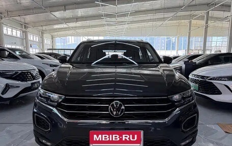 Volkswagen T-Roc I, 2023 год, 1 800 000 рублей, 3 фотография