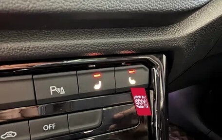 Volkswagen T-Roc I, 2023 год, 1 800 000 рублей, 9 фотография