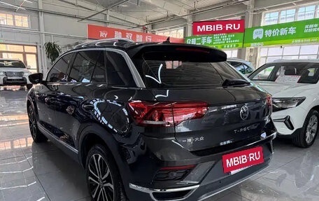 Volkswagen T-Roc I, 2023 год, 1 800 000 рублей, 6 фотография