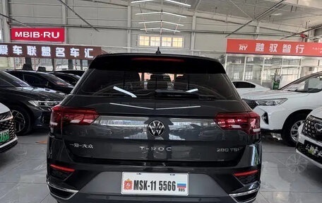 Volkswagen T-Roc I, 2023 год, 1 800 000 рублей, 5 фотография